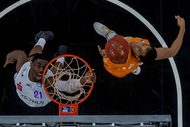 出了强大的 出了强大的