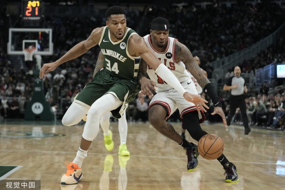 足球比赛中 足球比赛中